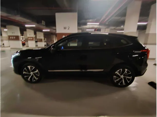 Car image 8