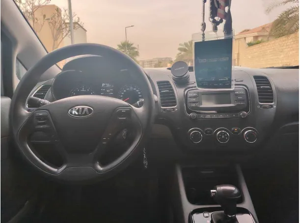 Car image 19