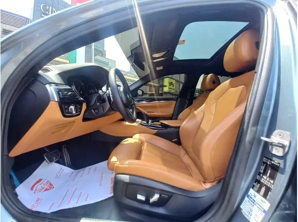 Car image 12