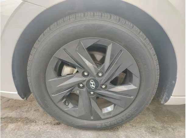 Car image 10