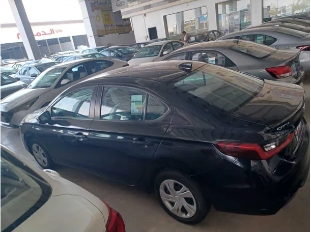 Car image 8