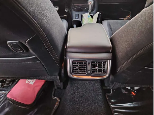 Car image 32