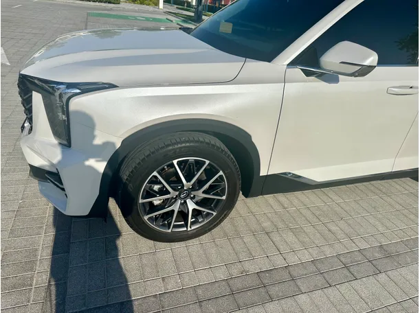 Car image 8