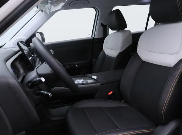 Car image 8
