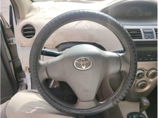 Car image 27