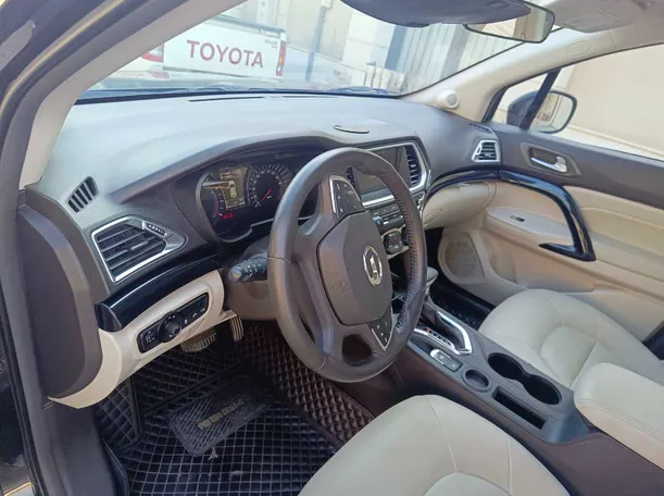 Car image 10