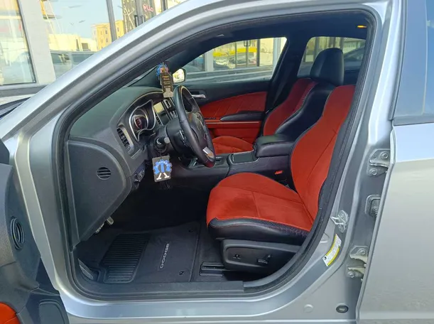 Car image 13