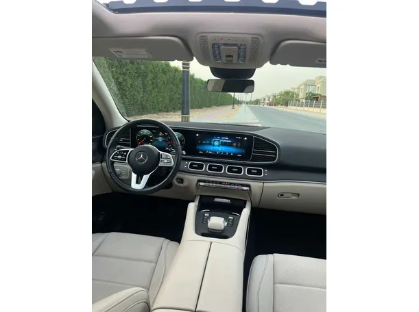 Car image 28