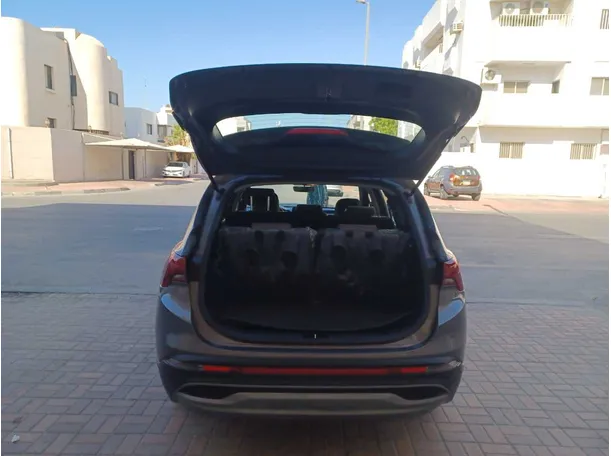 Car image 19