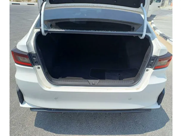 Car image 20