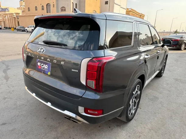 Car image 5