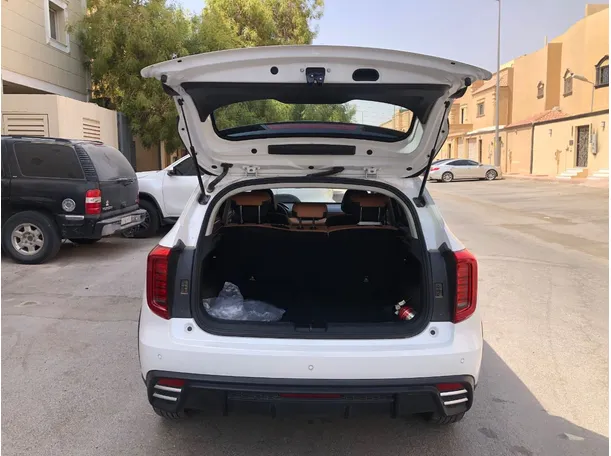 Car image 20