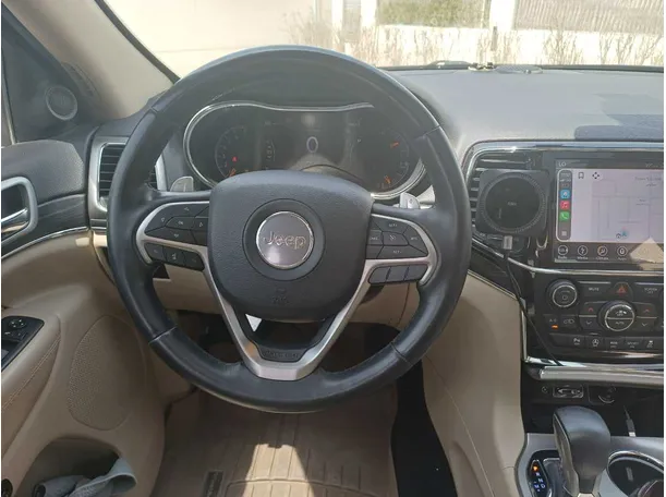 Car image 13