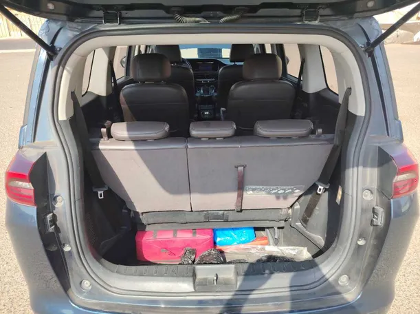 Car image 25