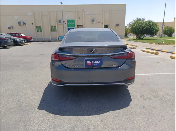 Car image 6