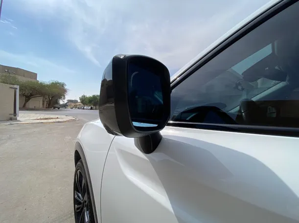 Car image 24