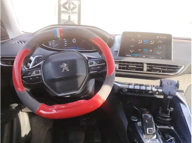 Car image 19