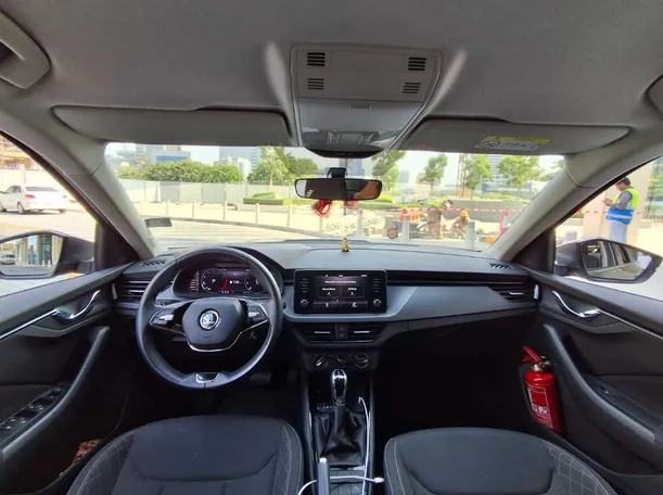 Car image 17