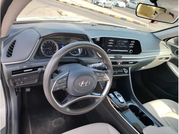 Car image 13