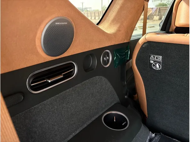 Car image 32