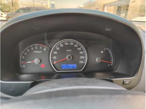 Car image 18