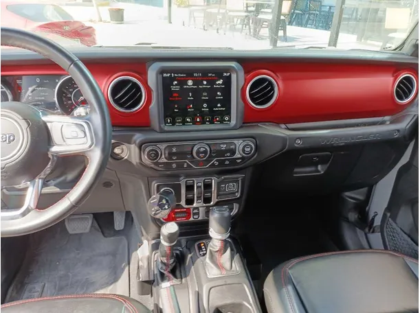 Car image 15