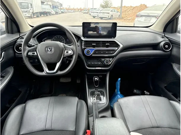 Car image 14