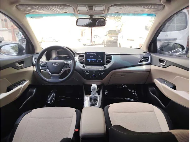 Car image 17