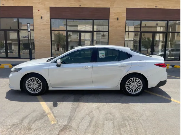 Car image 8
