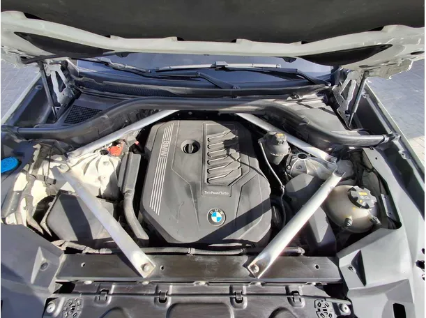 Car image 23