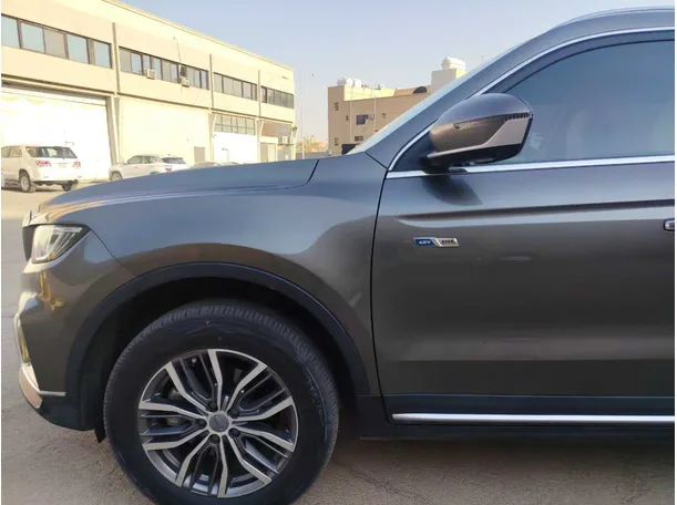 Car image 9
