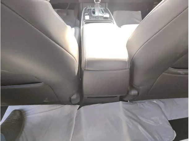 Car image 40