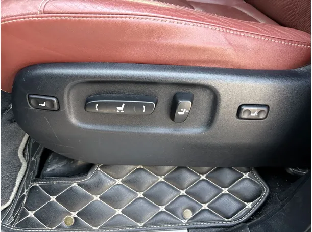 Car image 29