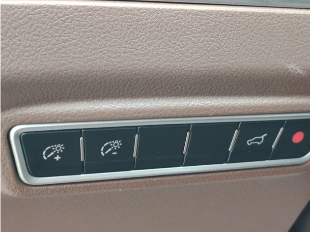 Car image 32