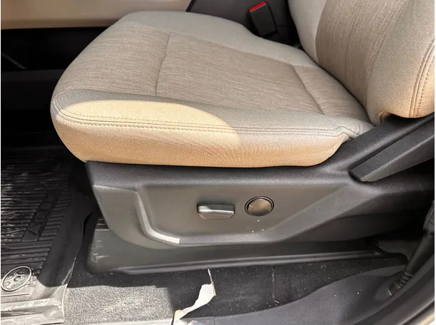 Car image 27