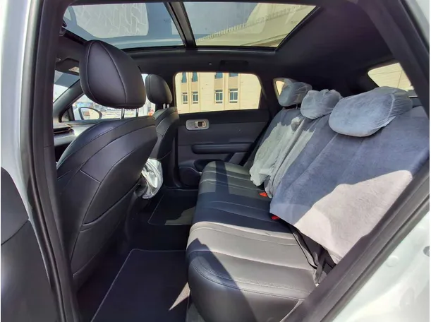Car image 13