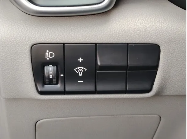 Car image 28