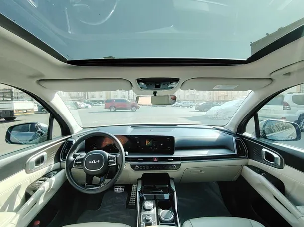 Car image 17