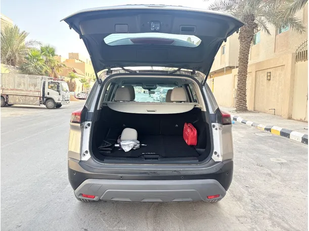 Car image 24