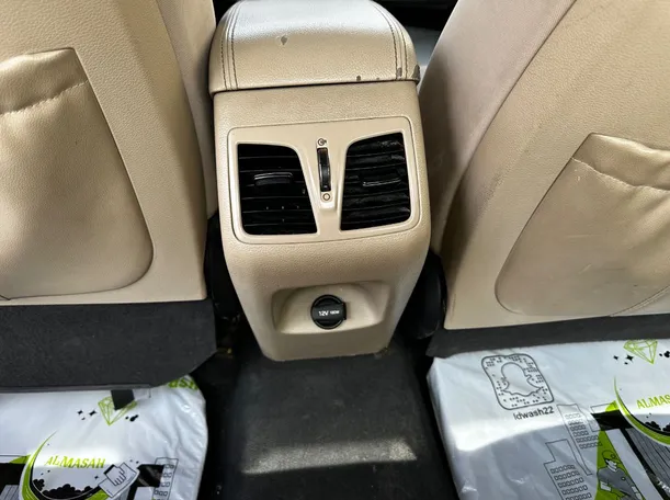Car image 24