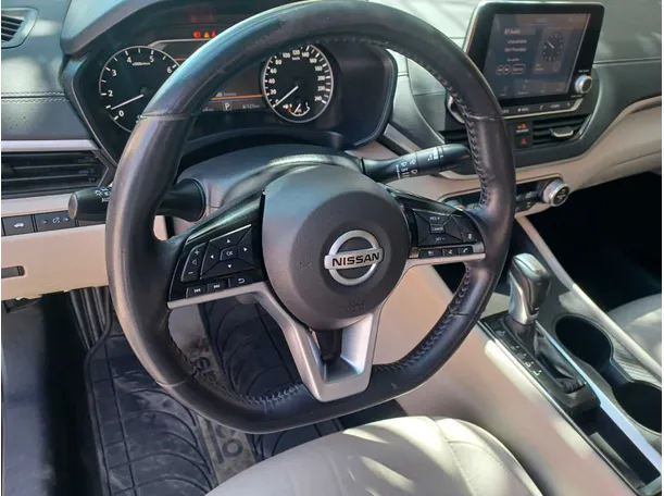 Car image 19