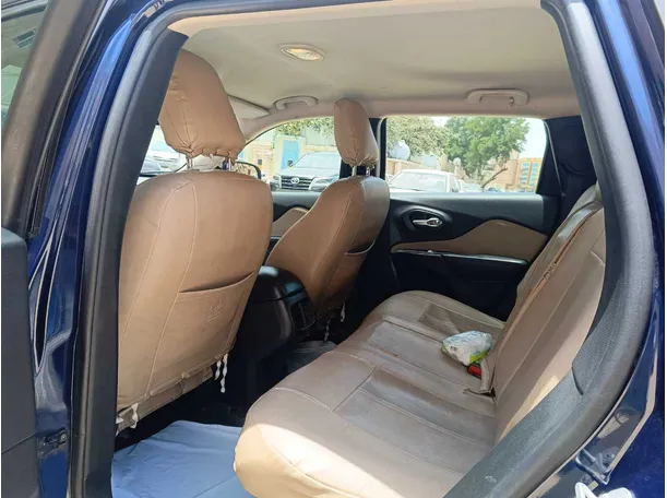 Car image 16