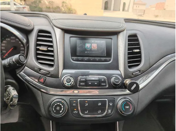 Car image 25