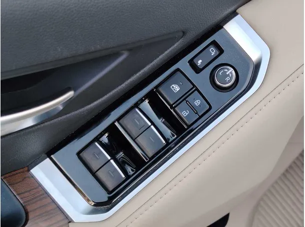 Car image 36