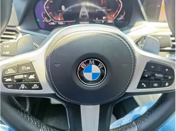 Car image 30