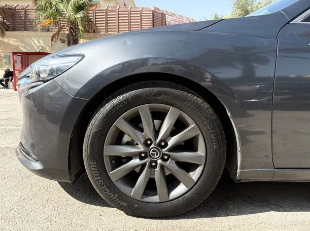 Car image 9