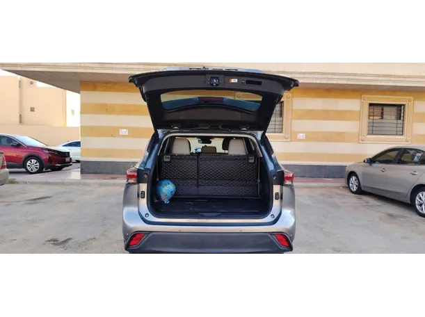 Car image 23