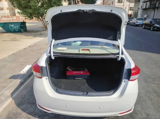 Car image 29