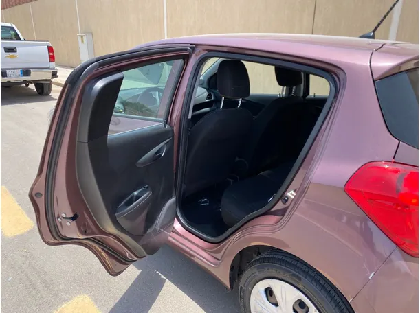Car image 12