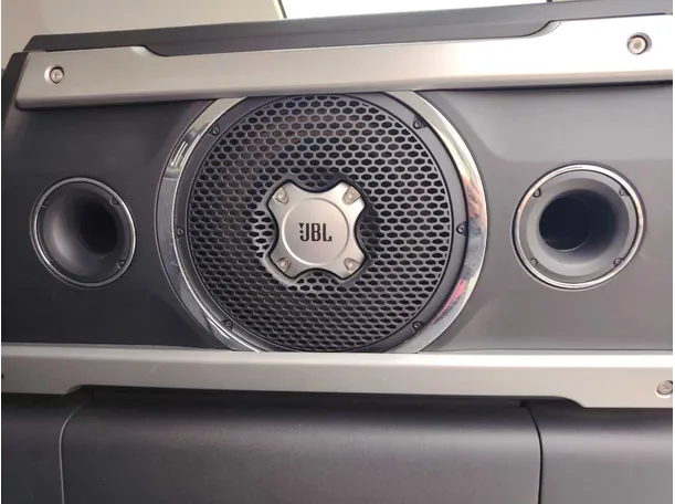 Car image 28